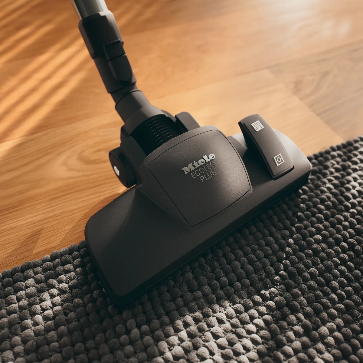 obrázek produktu::Blizzard CX1 Comfort Miele Bezsáčkový podlahový vysavač Obsidian černá