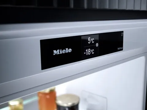 obrázek produktu::KFN 7795 C Miele Vestavná chladnička s mrazničkou