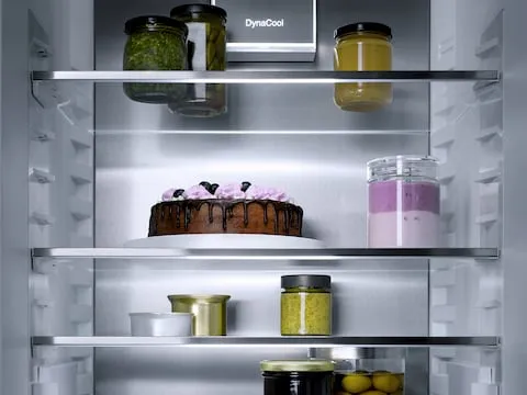 obrázek produktu::KFN 7785 C Miele Vestavná chladnička s mrazničkou