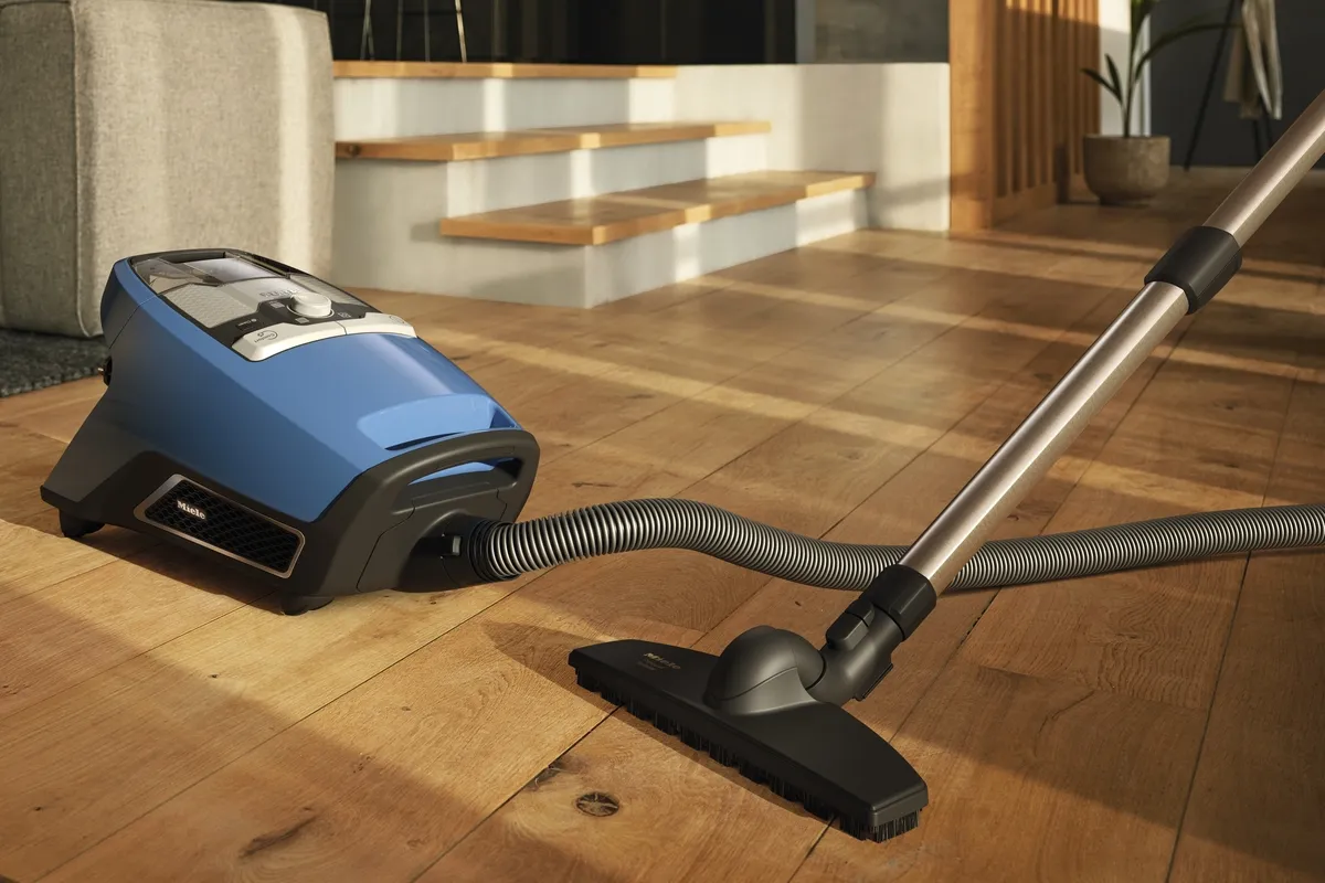 obrázek produktu::Blizzard CX1 Parquet Miele Bezsáčkový podlahový vysavač Tech. modrá