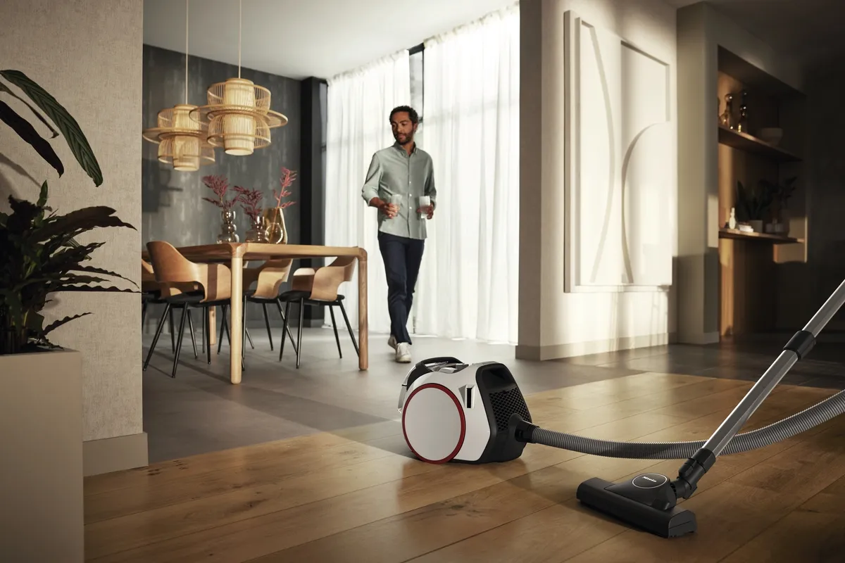 obrázek produktu::Boost CX1 PowerLine Miele Bezsáčkový podlahový vysavač Lotosově bílá
