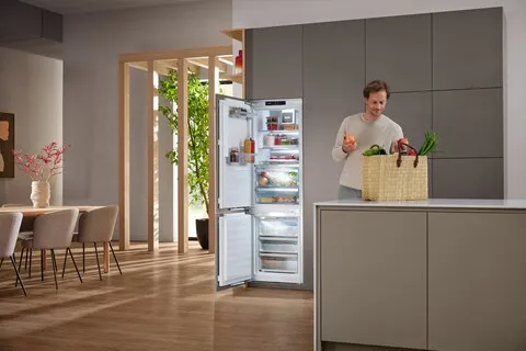 obrázek produktu::KFN 7795 C Miele Vestavná chladnička s mrazničkou