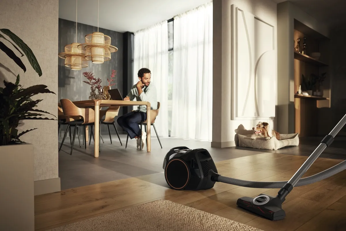 obrázek produktu::Boost CX1 Cat & Dog PowerLine Miele Bezsáčkový podlahový vysavač Obsidian černá