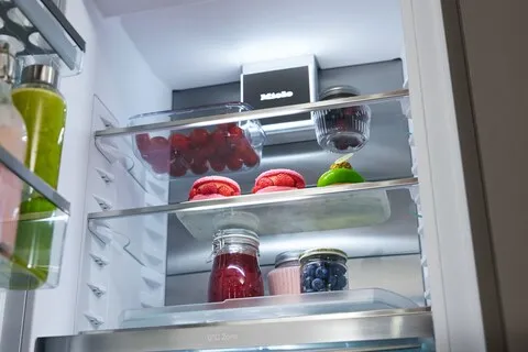 obrázek produktu::KFN 7795 C Miele Vestavná chladnička s mrazničkou