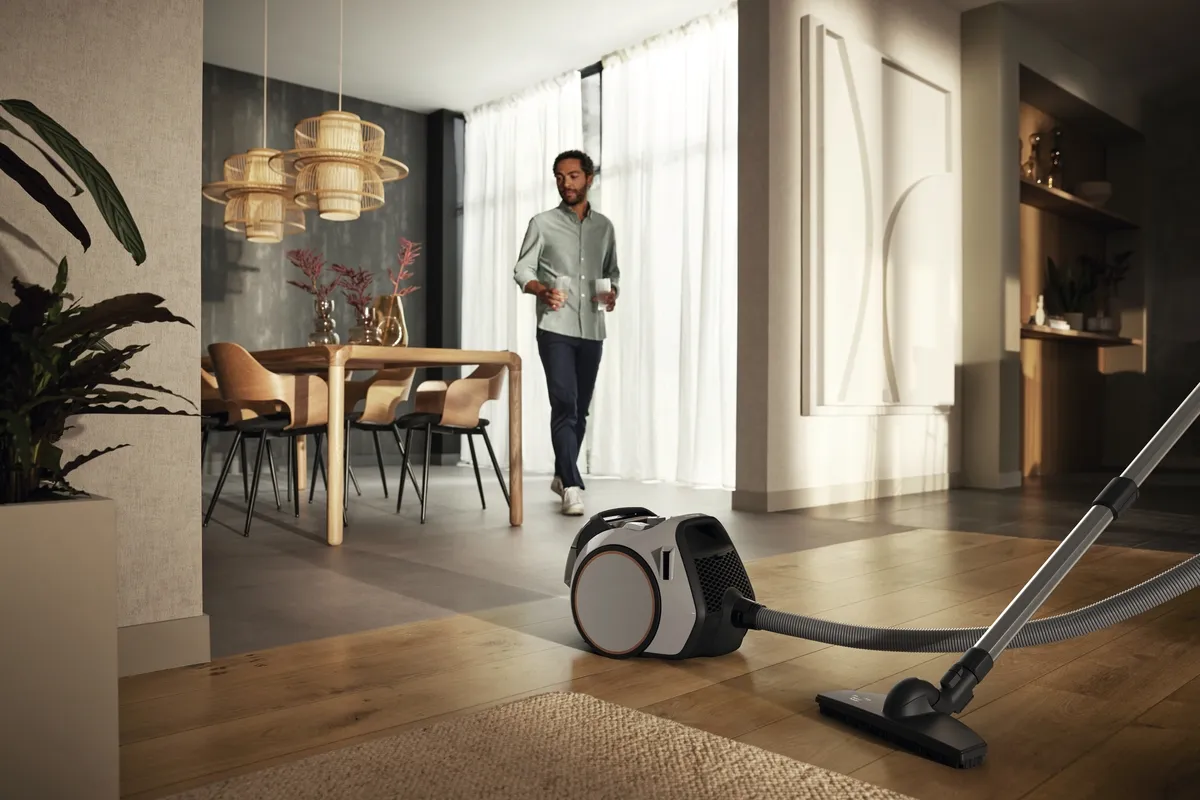 obrázek produktu::Boost CX1 125 Gala Edition Miele Bezsáčkový podlahový vysavač Kašmírově šedá