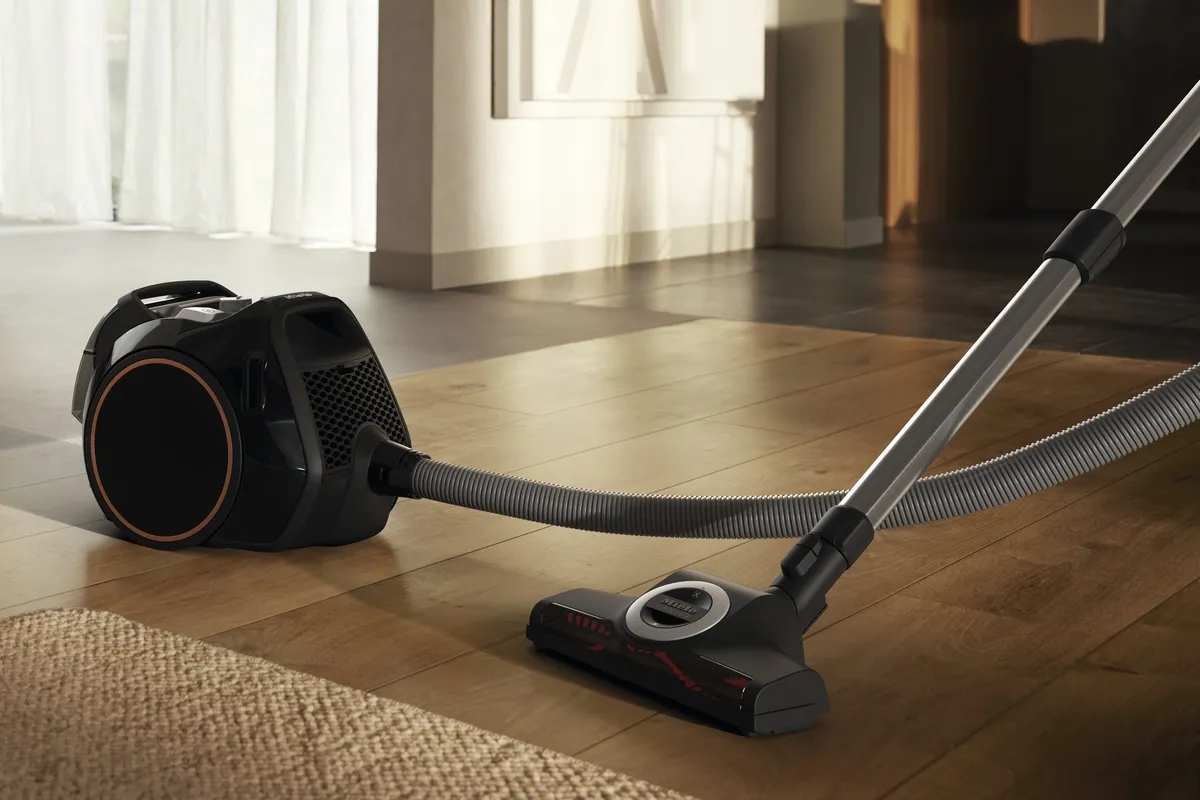 obrázek produktu::Boost CX1 Cat & Dog PowerLine Miele Bezsáčkový podlahový vysavač Obsidian černá