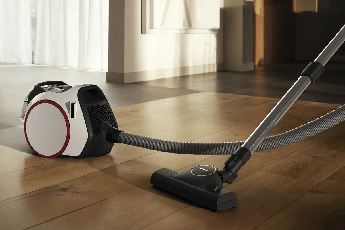 obrázek produktu::Boost CX1 PowerLine Miele Bezsáčkový podlahový vysavač Lotosově bílá