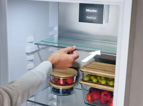 obrázek produktu::KFN 7795 C Miele Vestavná chladnička s mrazničkou