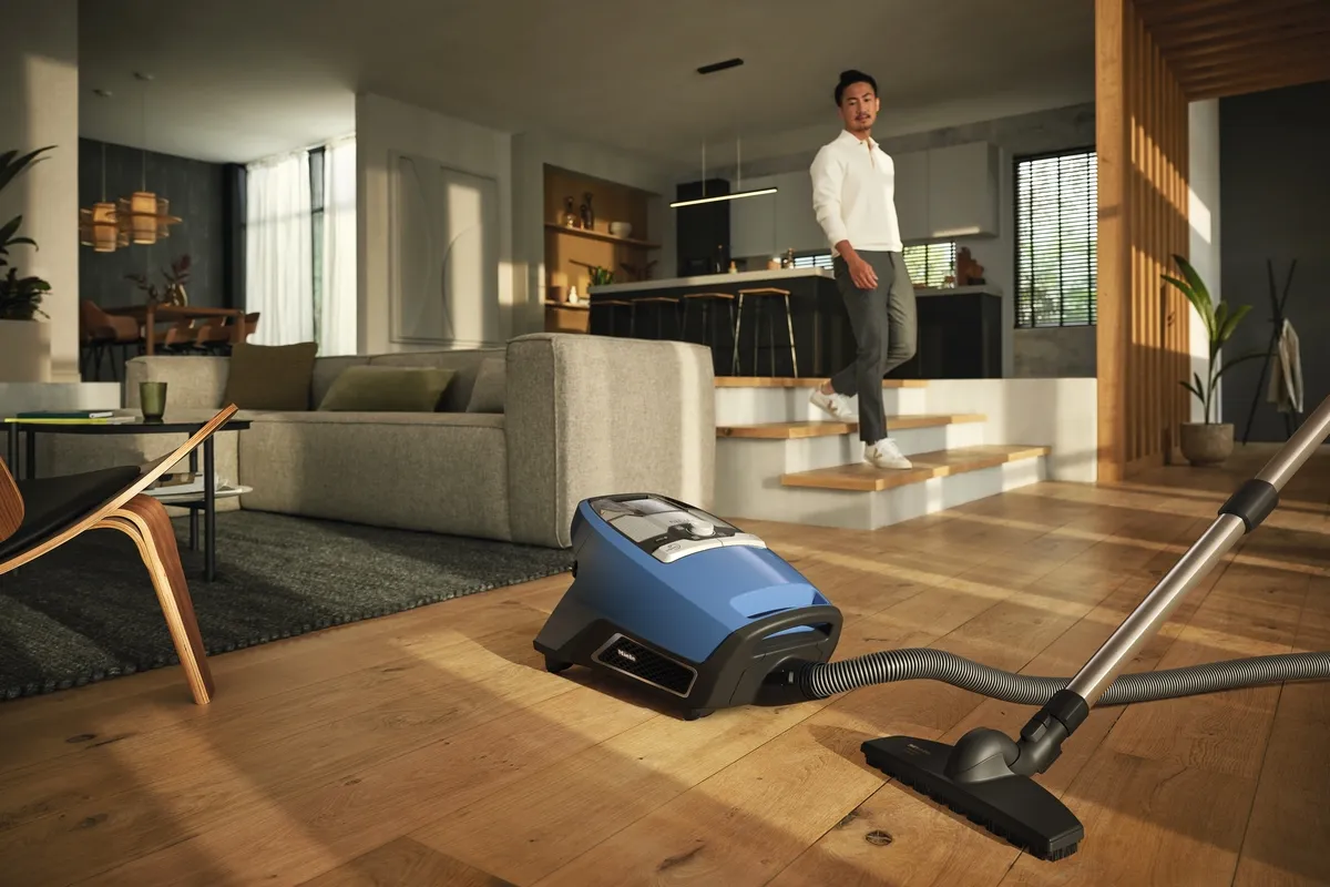 obrázek produktu::Blizzard CX1 Parquet Miele Bezsáčkový podlahový vysavač Tech. modrá