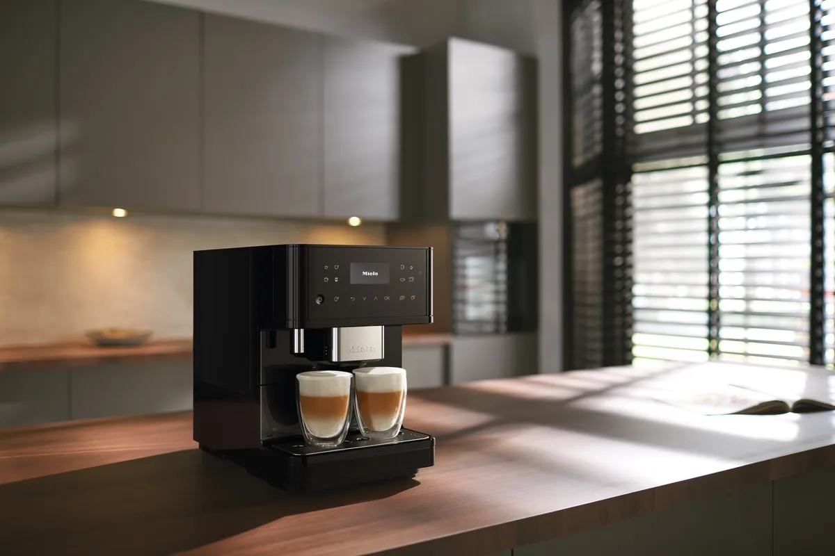 obrázek produktu::CM 6160 MilkPerfection Miele Volně stojící kávovar Obsidian černá